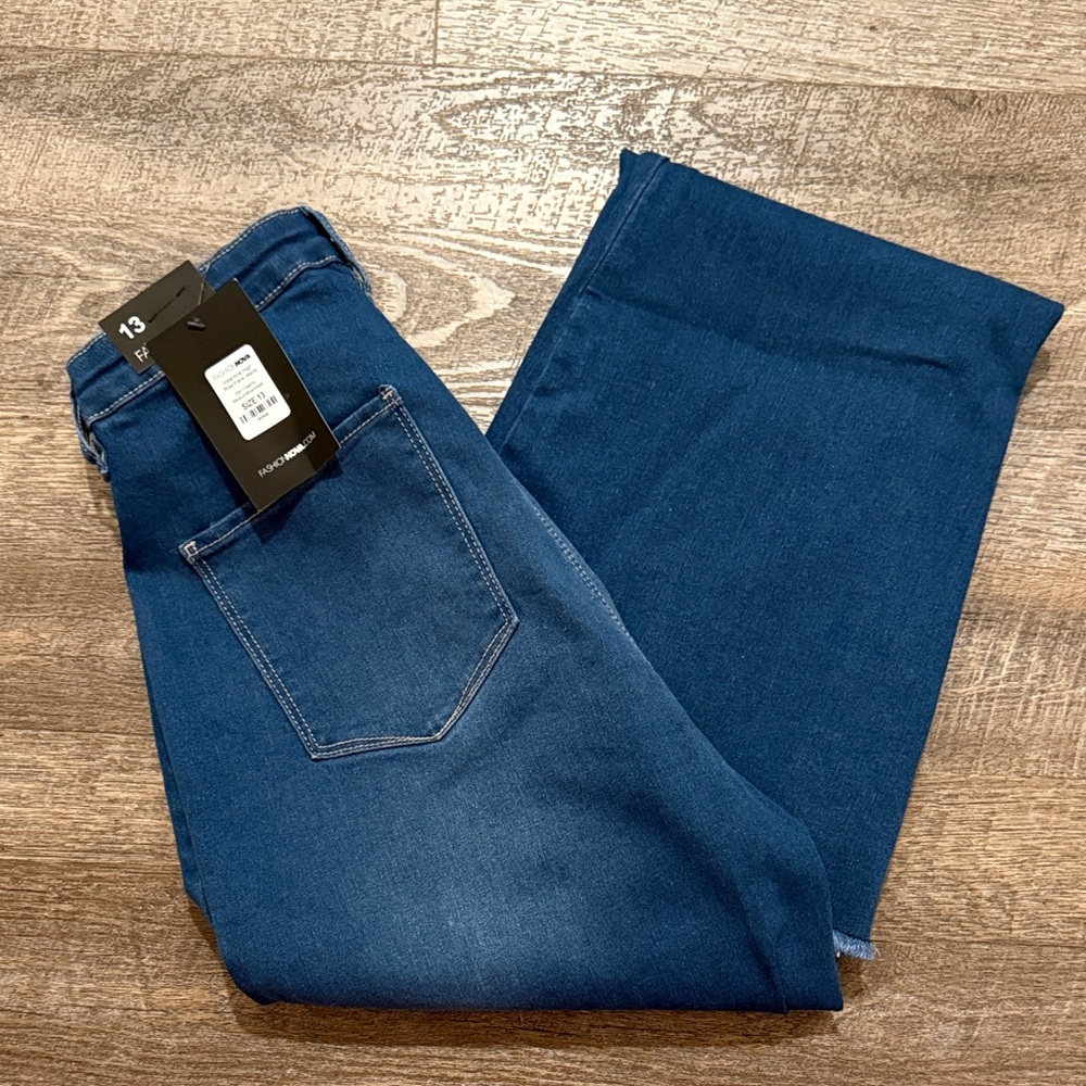 Fashion Nova NWT Valentina High Rise Flare Jeans in Medium Blue Wash